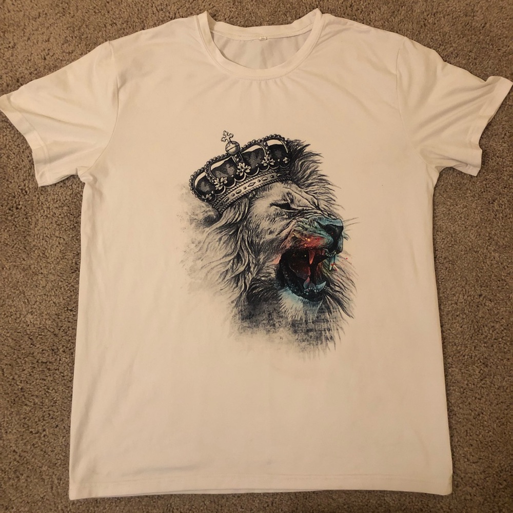 White lion T-shirt